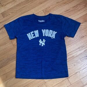 ➡️2/$10❗️⬅️ New York Yankees Graphic Tee for Kids - used